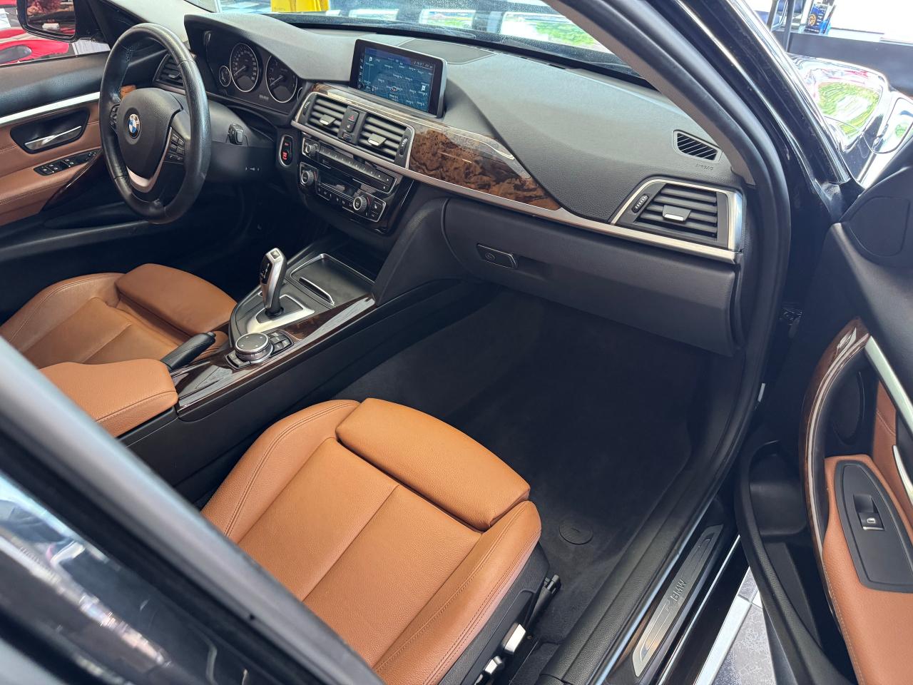 2017 BMW 3 Series 320i xDrive+New Brakes+Roof+Leather+CLEAN CARFAX - Photo #23