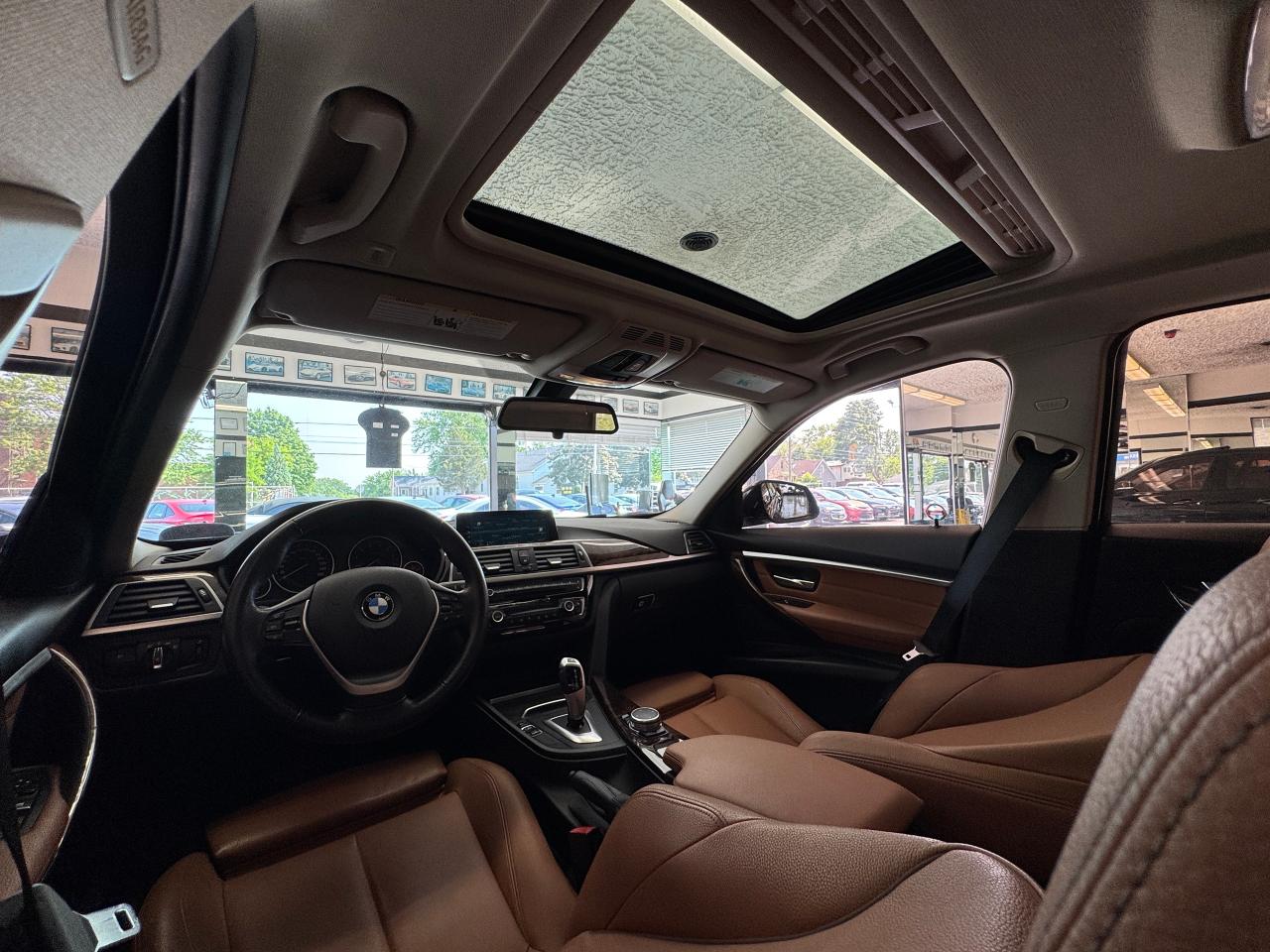 2017 BMW 3 Series 320i xDrive+New Brakes+Roof+Leather+CLEAN CARFAX - Photo #4