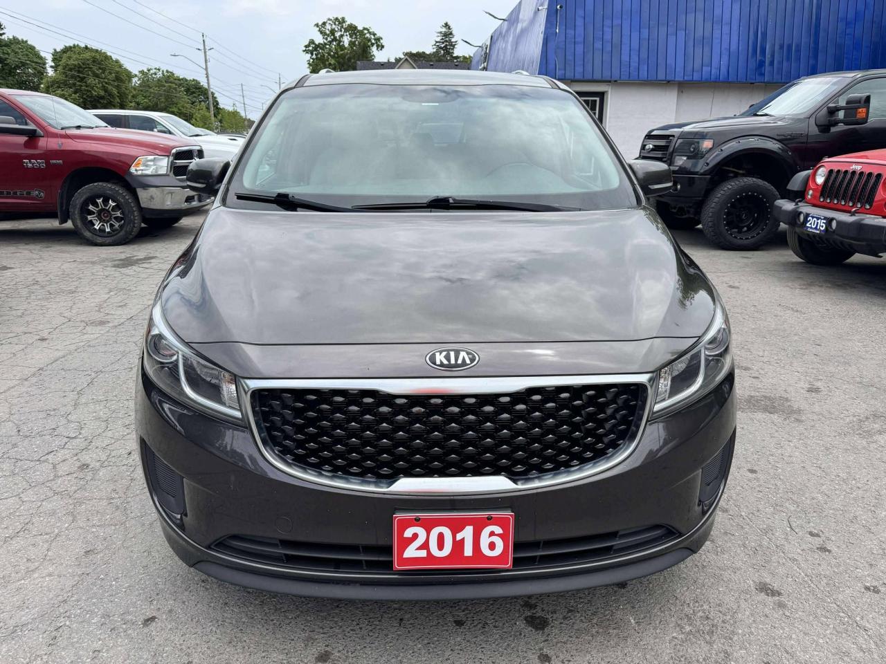 2016 Kia Sedona LX - Photo #2