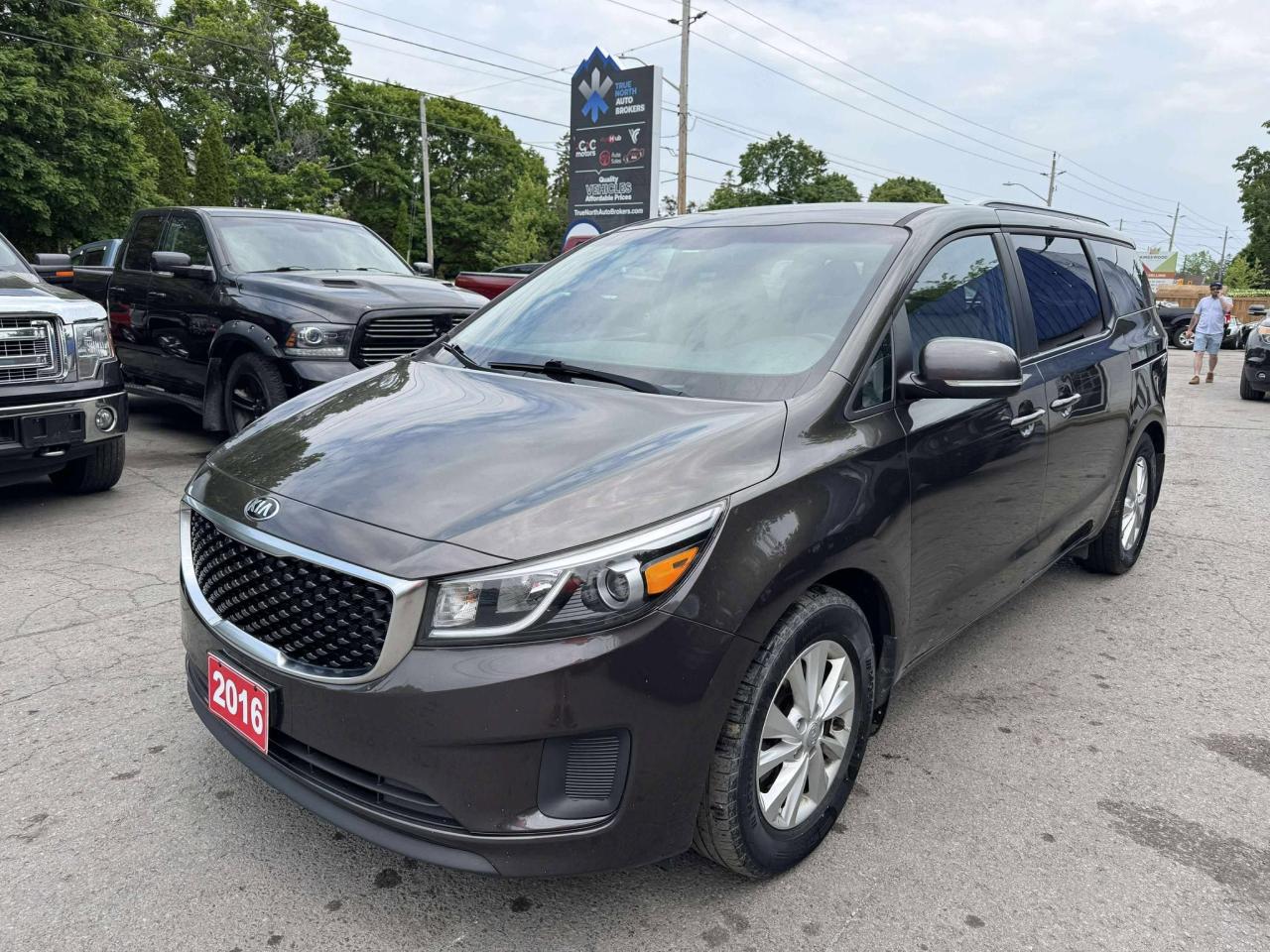 2016 Kia Sedona LX - Photo #3