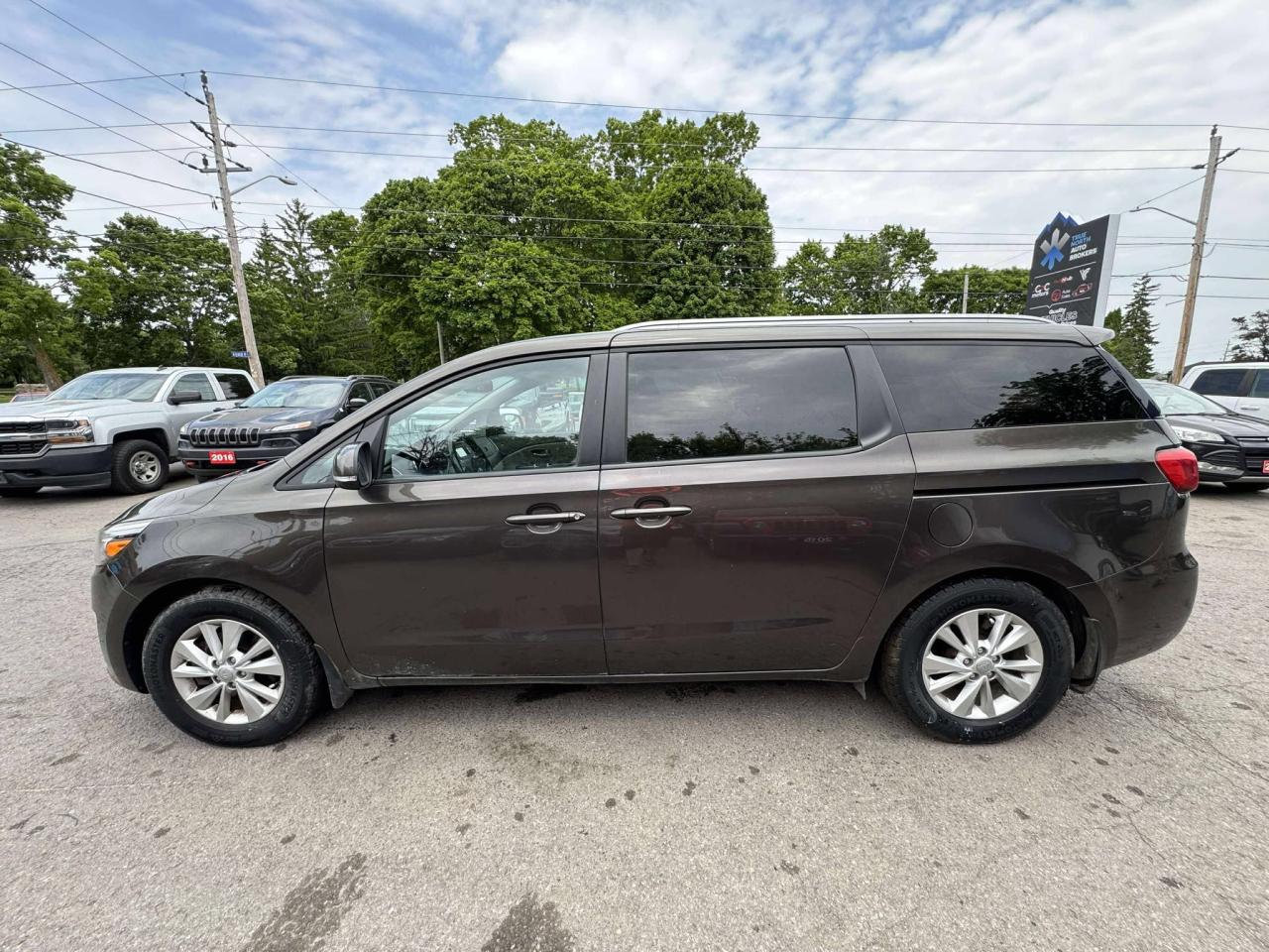 2016 Kia Sedona LX - Photo #4