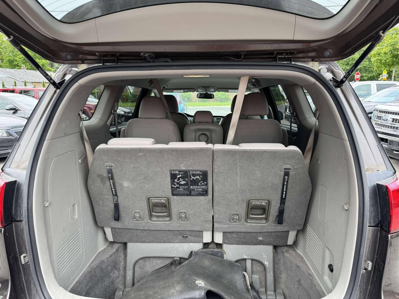 2016 Kia Sedona LX - Photo #8