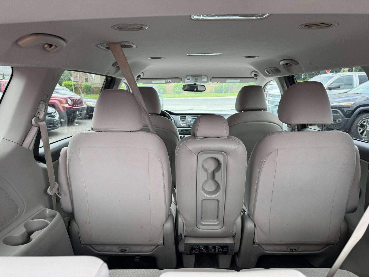 2016 Kia Sedona LX - Photo #9