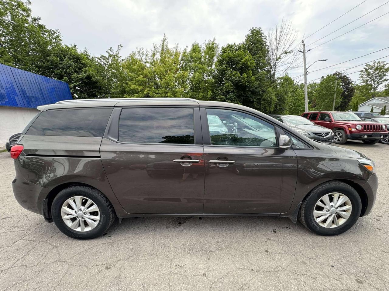 2016 Kia Sedona LX - Photo #10