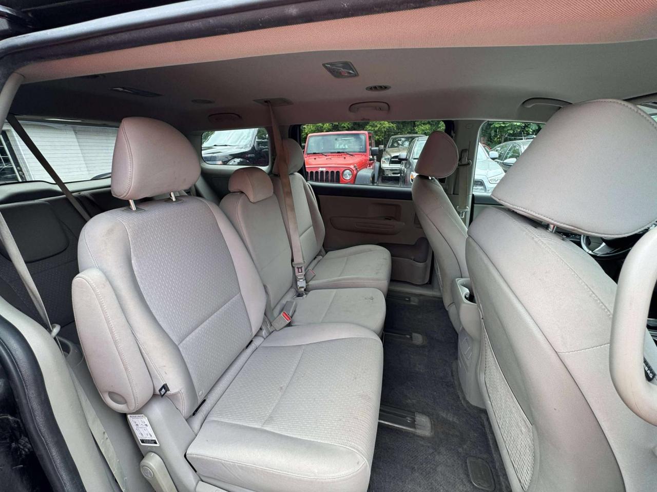 2016 Kia Sedona LX - Photo #12