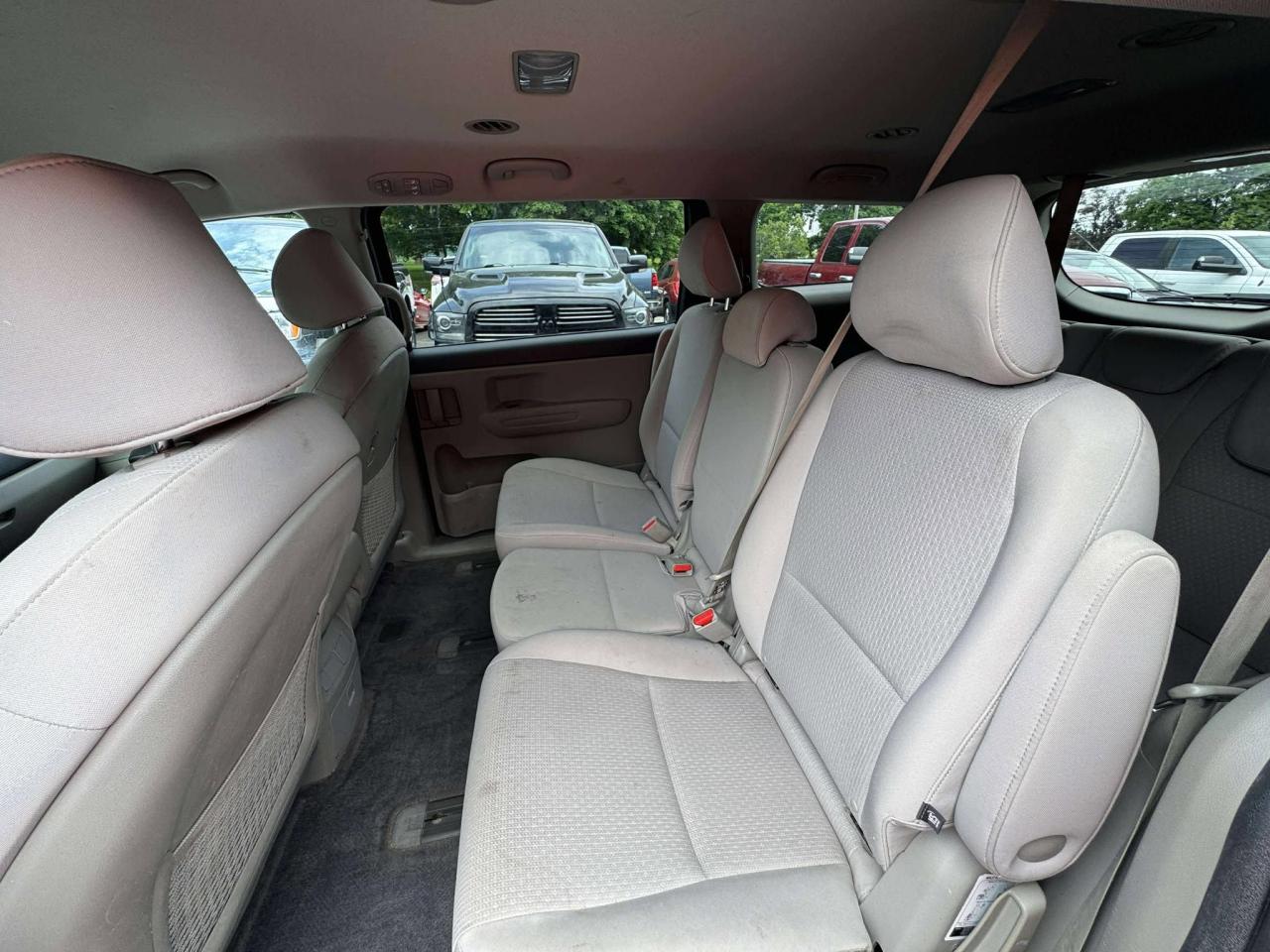 2016 Kia Sedona LX - Photo #14