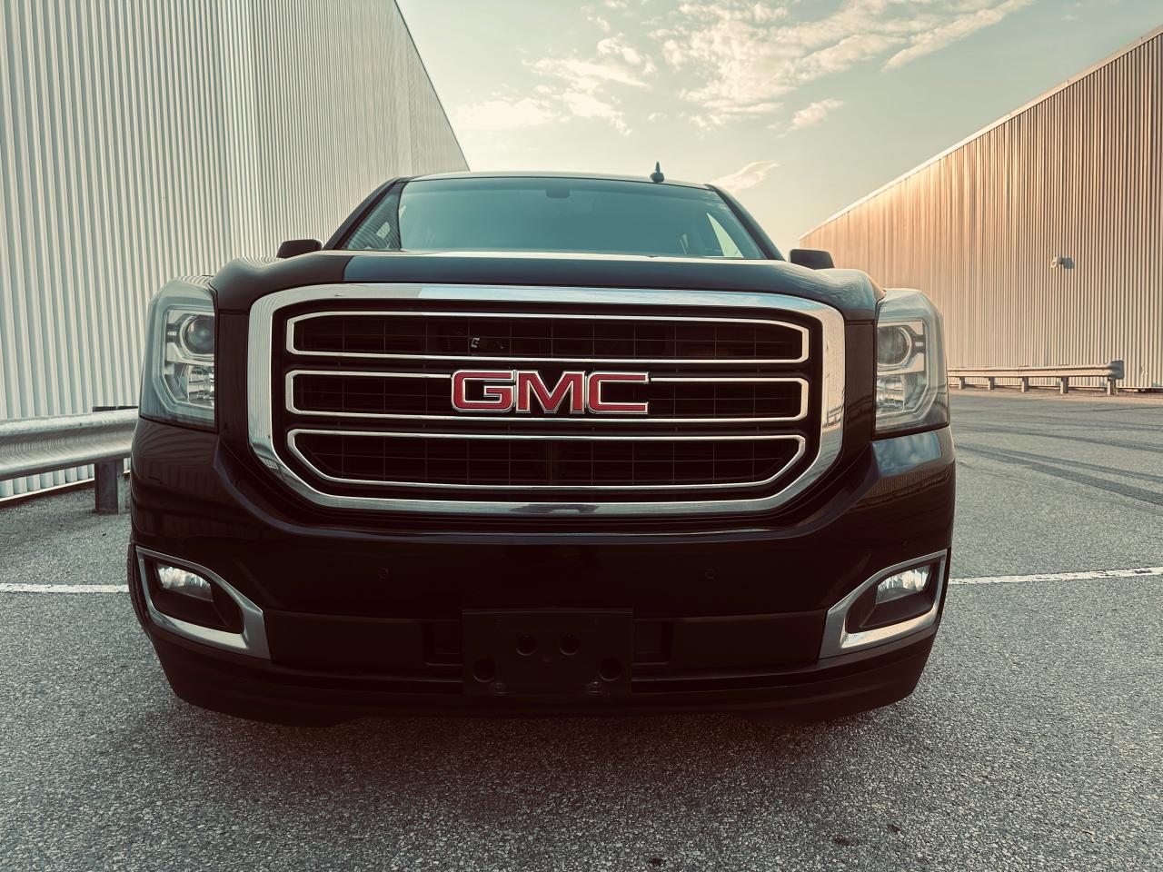 2018 GMC Yukon XL SLE 8 PASSENGERS TRIPLE BLACK Photo4