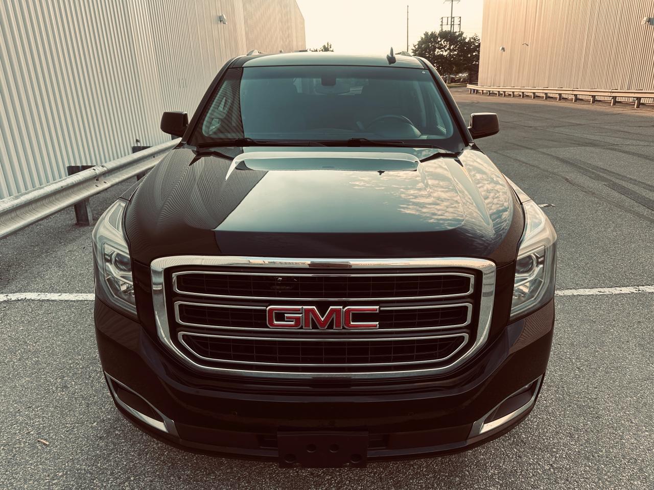 2018 GMC Yukon XL SLE 8 PASSENGERS TRIPLE BLACK Photo3