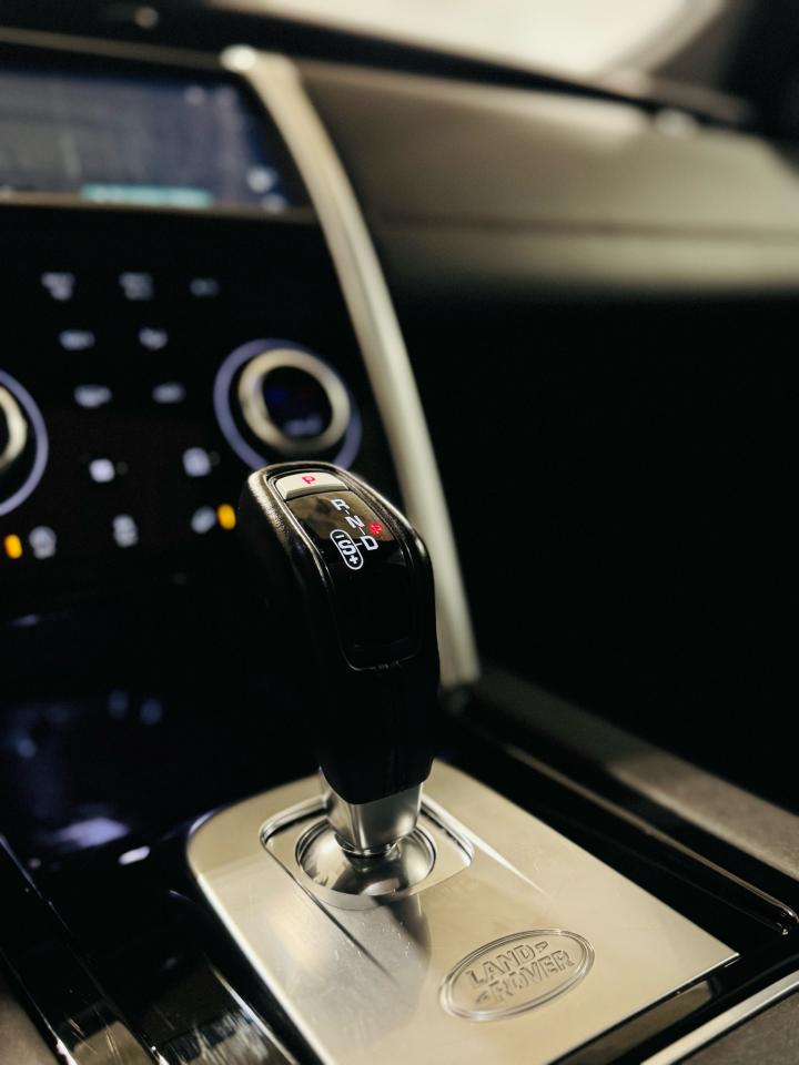 2022 Land Rover Discovery Sport R-Dynamic SE - Photo #16