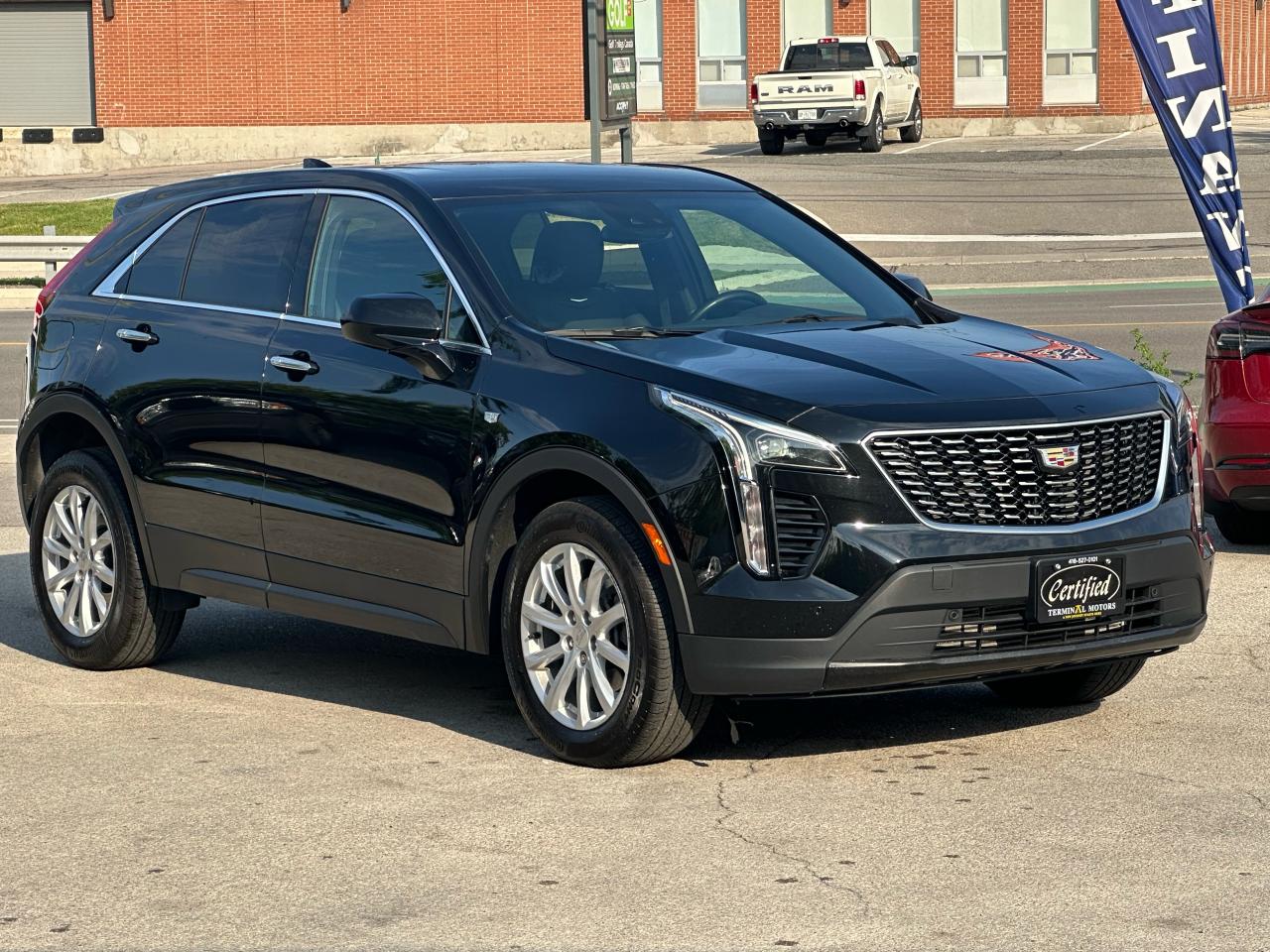 2023 Cadillac XT4 AWD Luxury - Photo #3