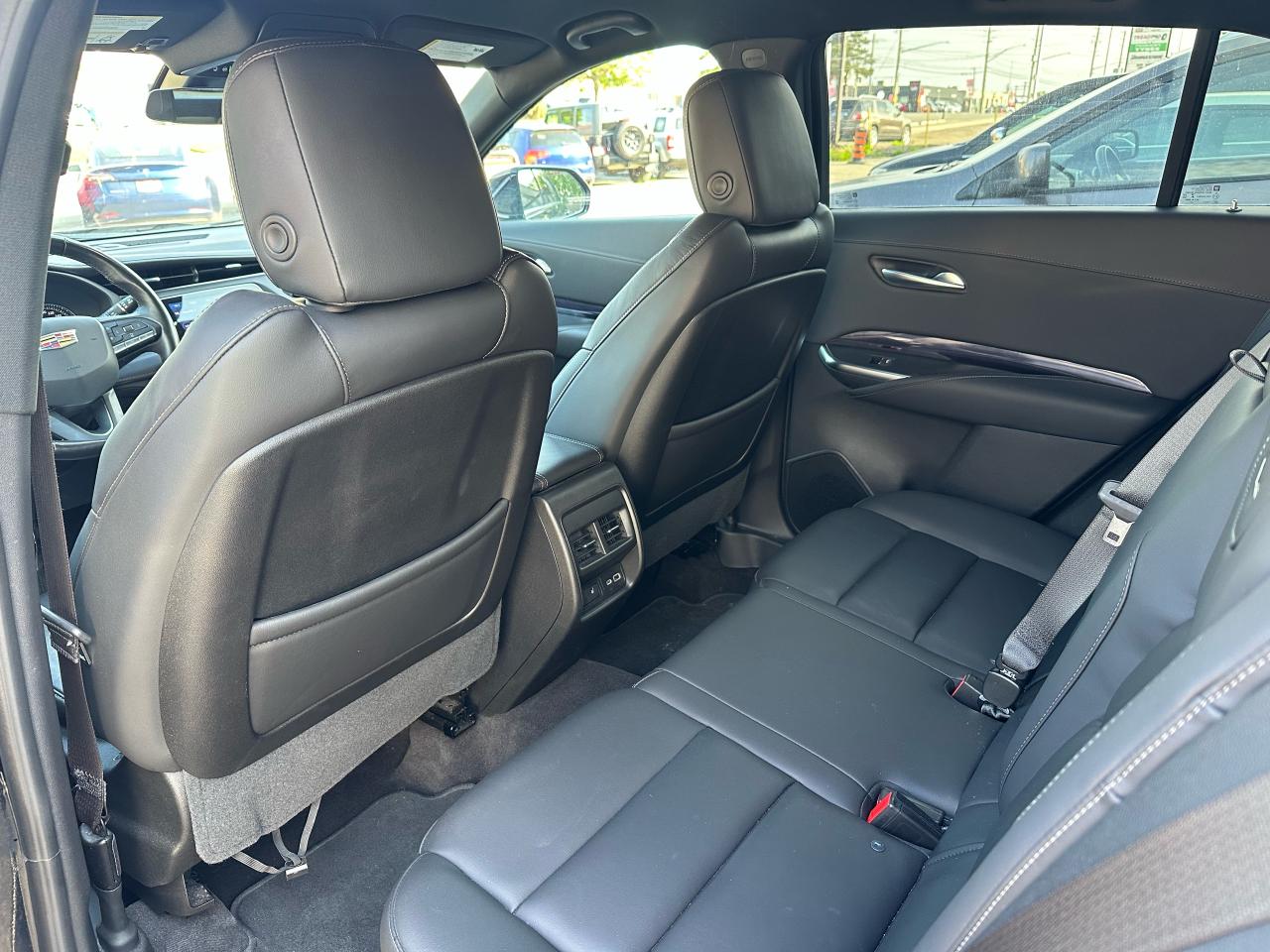 2023 Cadillac XT4 AWD Luxury - Photo #8