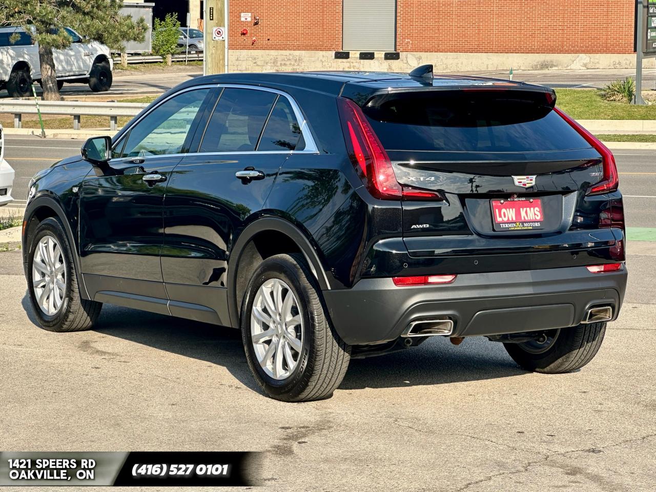 2023 Cadillac XT4 AWD Luxury - Photo #3