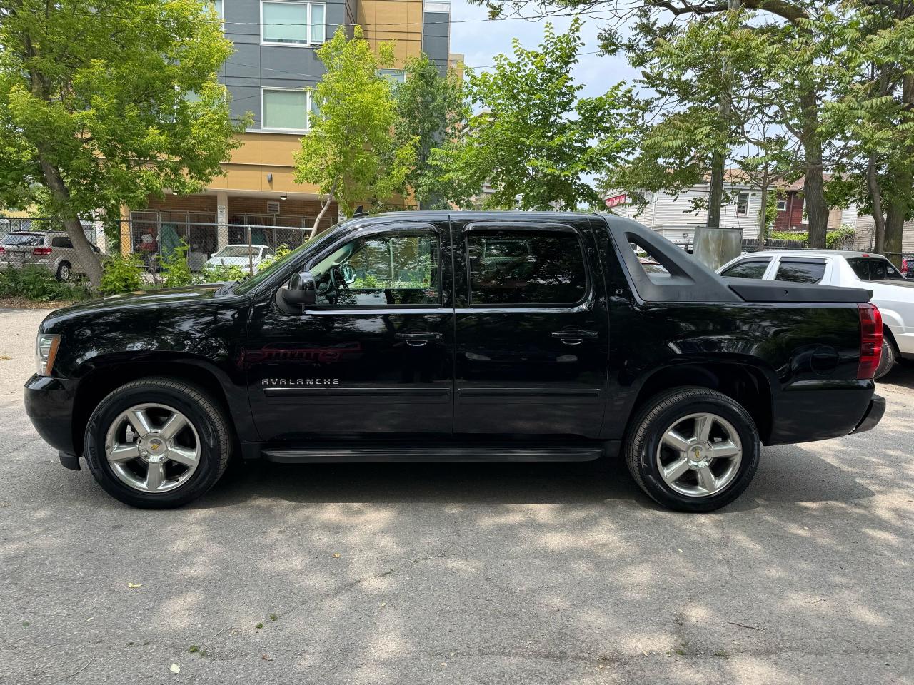 2010 Chevrolet Avalanche LT w/1SC - Photo #2