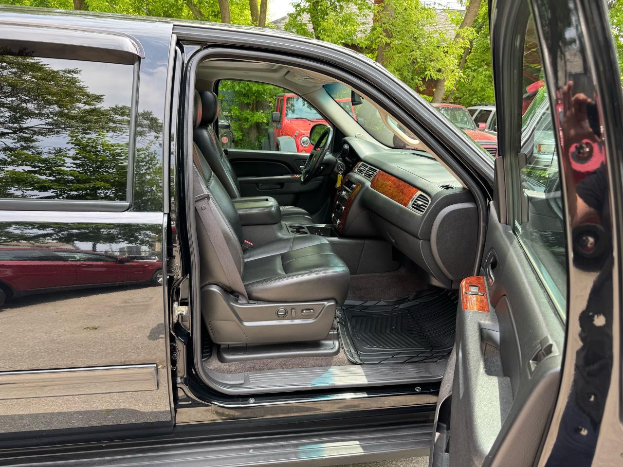 2010 Chevrolet Avalanche LT w/1SC - Photo #18