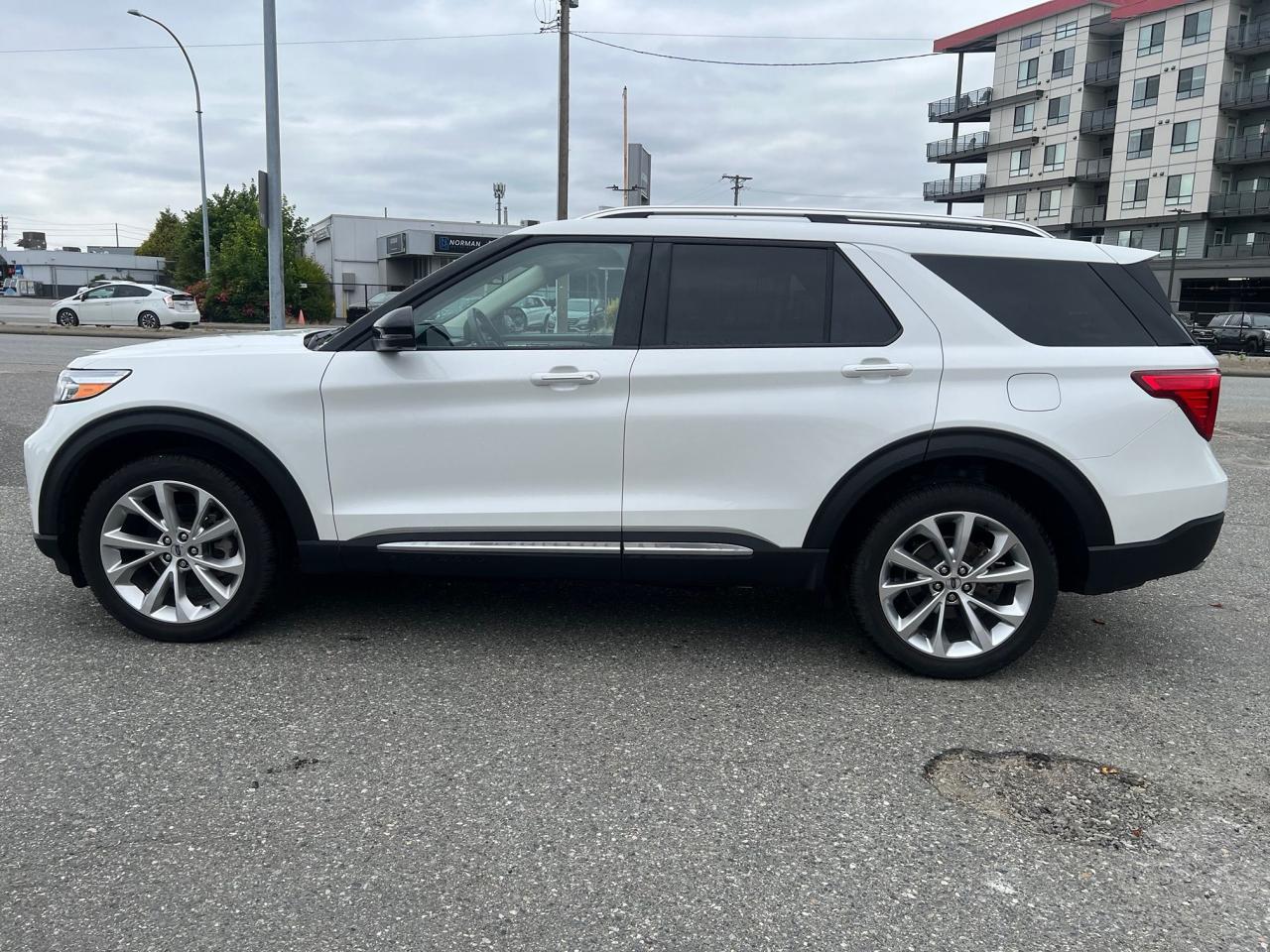 2022 Ford Explorer Platinum Photo24