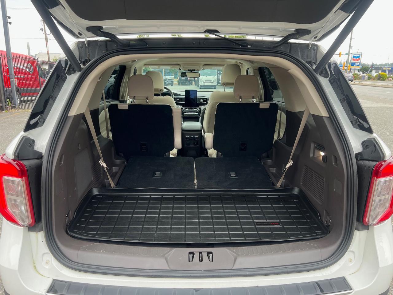 2022 Ford Explorer Platinum Photo28