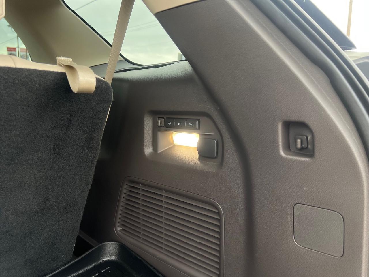 2022 Ford Explorer Platinum Photo29