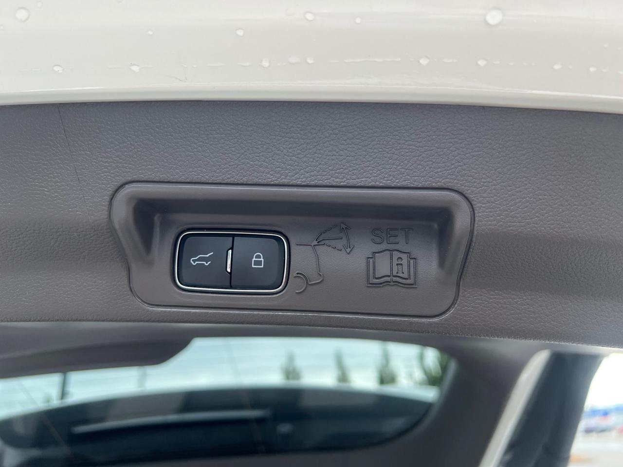 2022 Ford Explorer Platinum Photo30