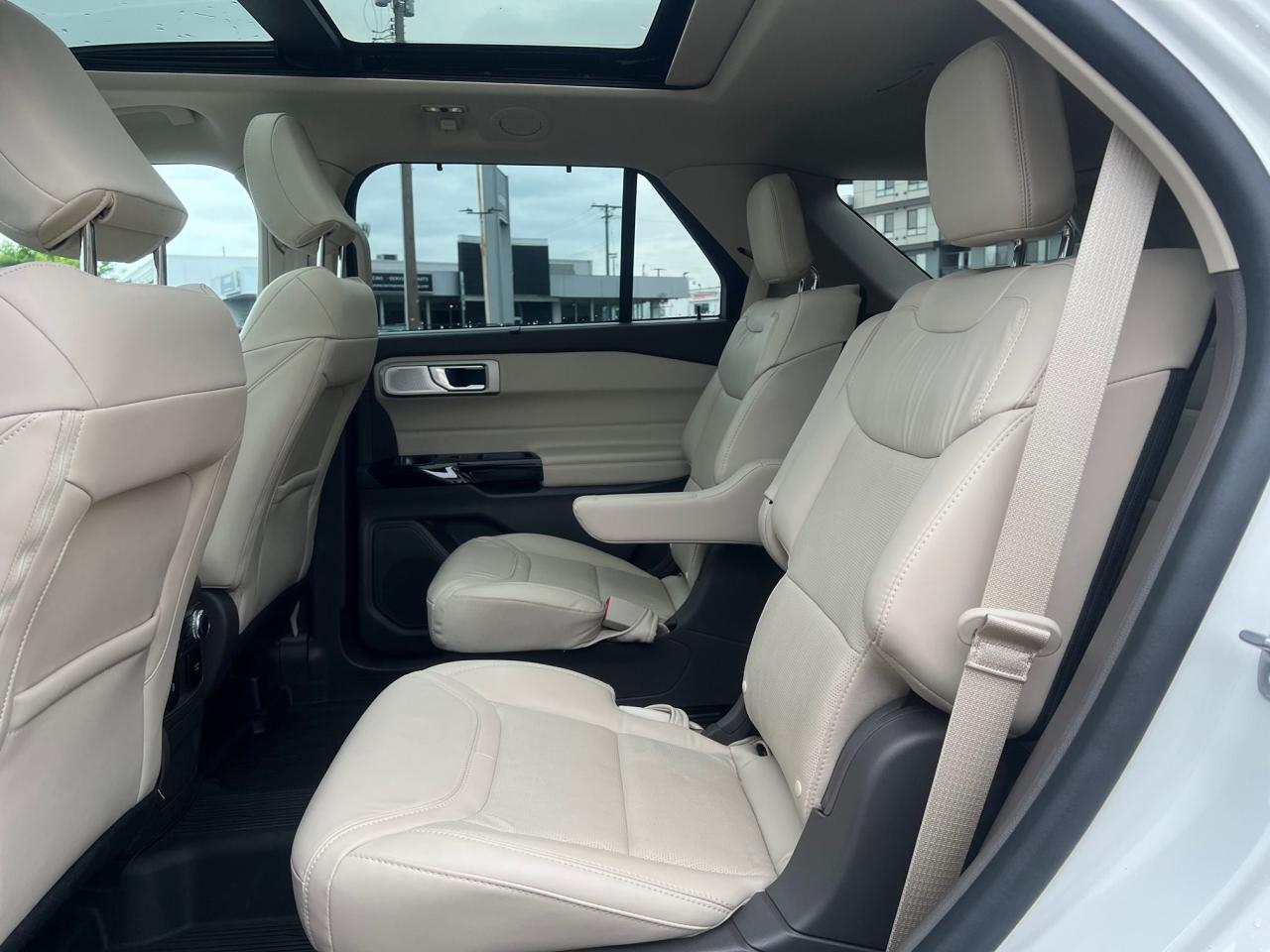 2022 Ford Explorer Platinum Photo38