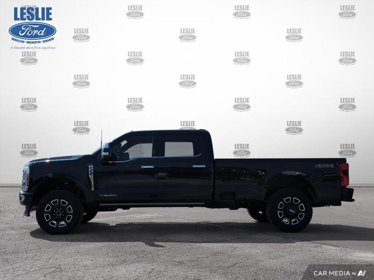 2023 Ford F-350 4X4 CREW CAB PICKUP/ Photo