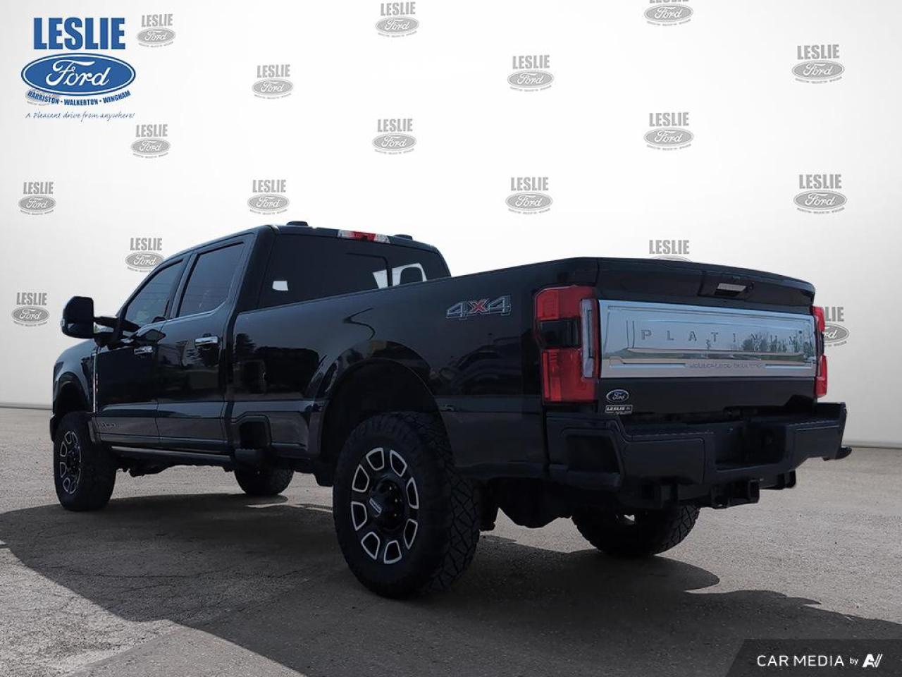 2023 Ford F-350 4X4 CREW CAB PICKUP/ Photo