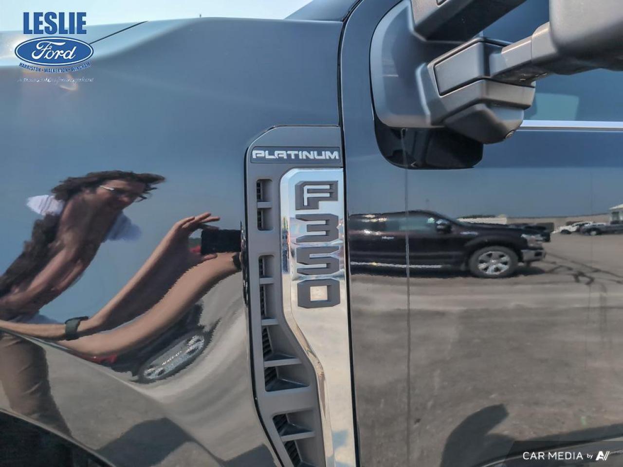 2023 Ford F-350 4X4 CREW CAB PICKUP/ Photo