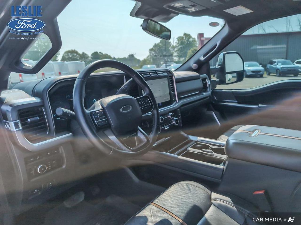 2023 Ford F-350 4X4 CREW CAB PICKUP/ Photo