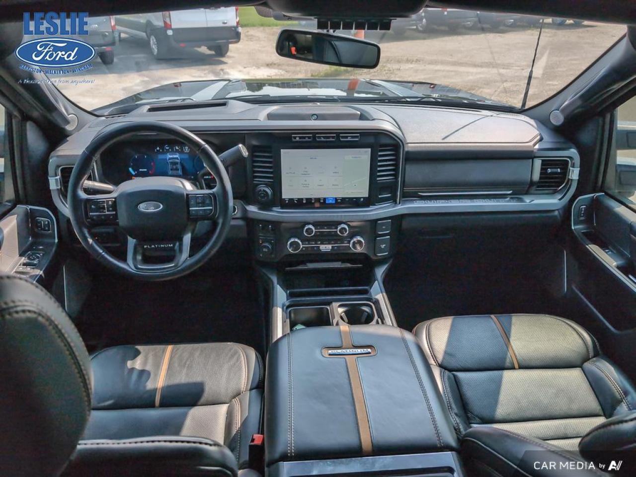 2023 Ford F-350 4X4 CREW CAB PICKUP/ Photo