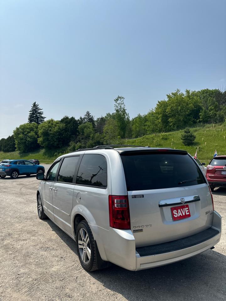 2010 Dodge Grand Caravan SXT - Photo #5