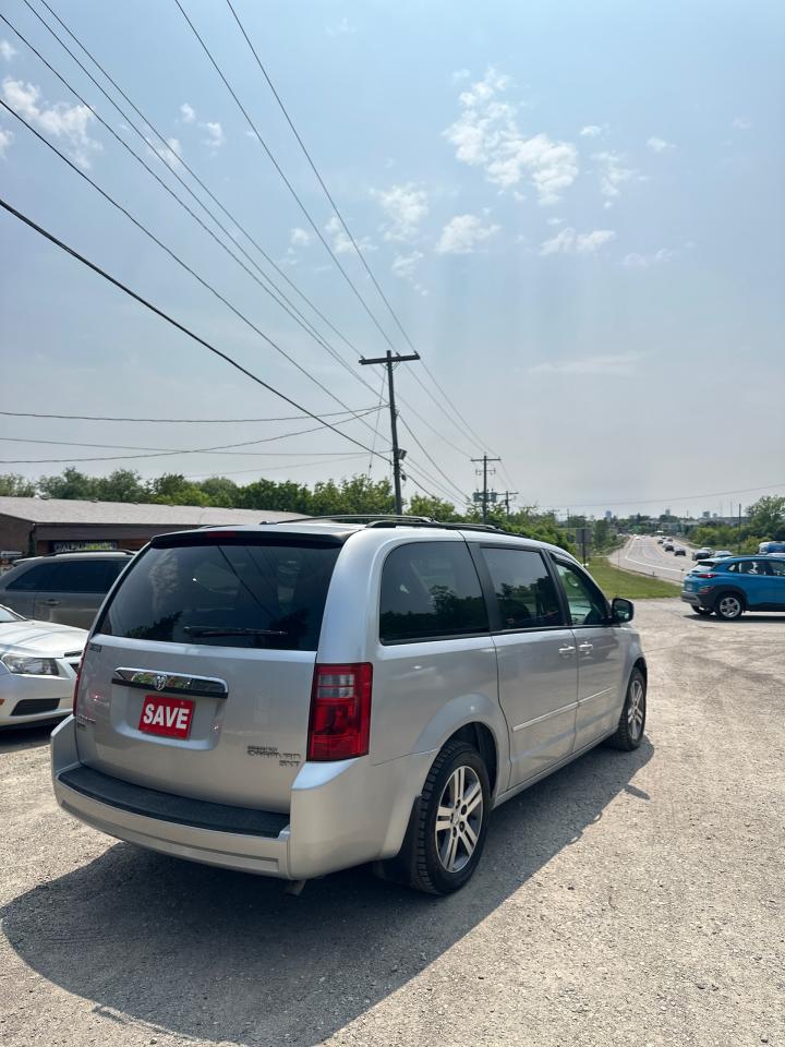 2010 Dodge Grand Caravan SXT - Photo #3