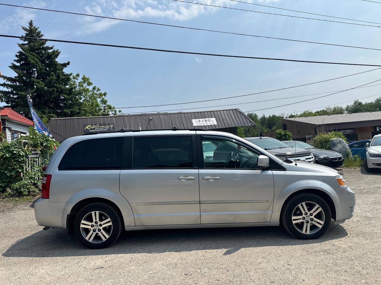 2010 Dodge Grand Caravan SXT - Photo #2