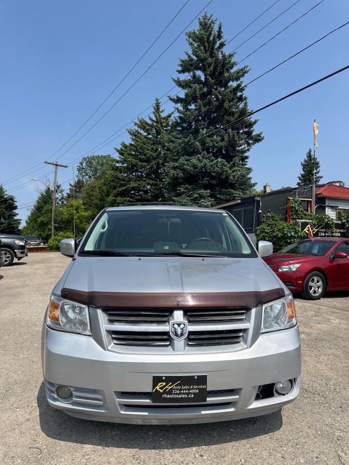 2010 Dodge Grand Caravan SXT - Photo #8