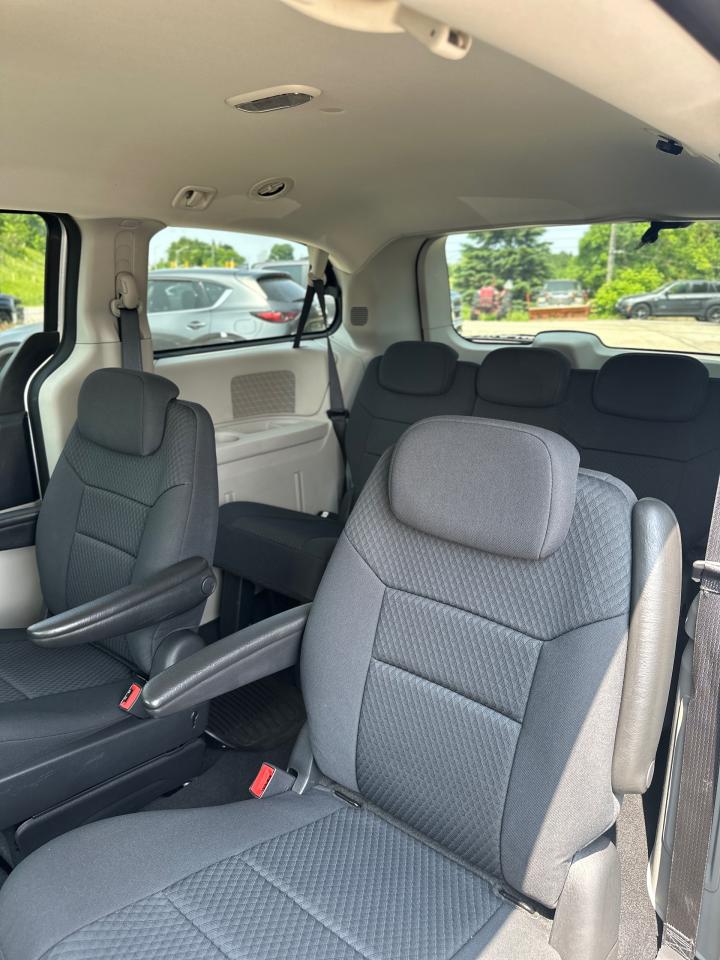 2010 Dodge Grand Caravan SXT - Photo #10