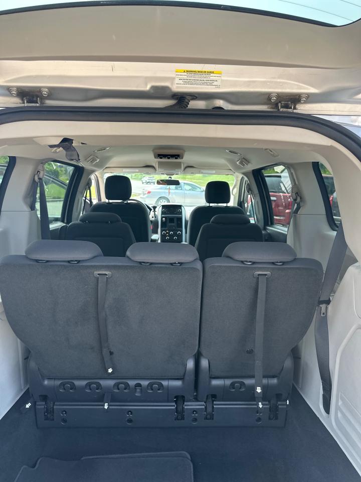 2010 Dodge Grand Caravan SXT - Photo #11