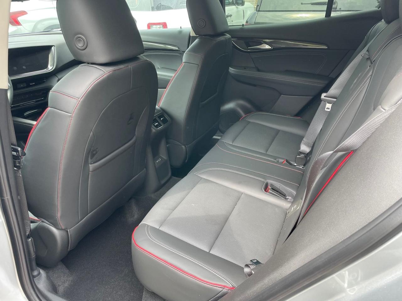 2023 Buick Envision AWD  Essence - Photo #5