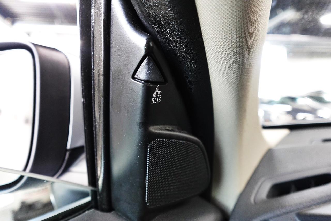 2012 Volvo XC60 DEALER MAINTAIN,PANO ROOF,LEVEL III,BLIND SPOT - Photo #32