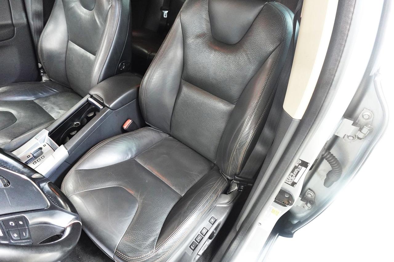 2012 Volvo XC60 DEALER MAINTAIN,PANO ROOF,LEVEL III,BLIND SPOT - Photo #16