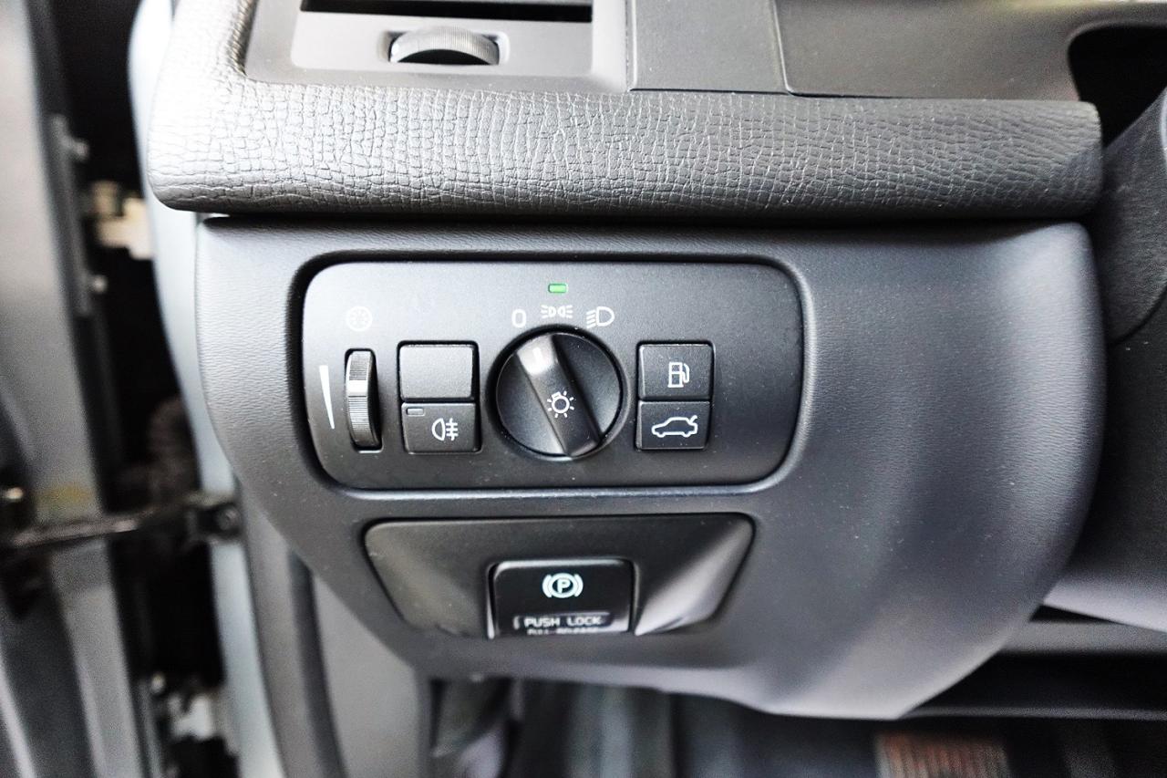 2012 Volvo XC60 DEALER MAINTAIN,PANO ROOF,LEVEL III,BLIND SPOT - Photo #31