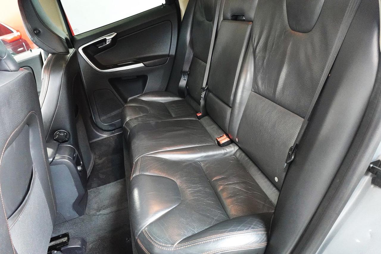 2012 Volvo XC60 DEALER MAINTAIN,PANO ROOF,LEVEL III,BLIND SPOT - Photo #18