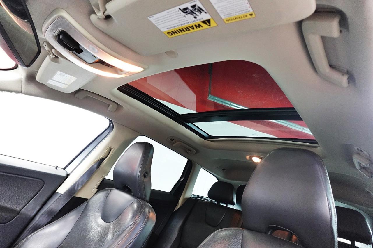 2012 Volvo XC60 DEALER MAINTAIN,PANO ROOF,LEVEL III,BLIND SPOT - Photo #17