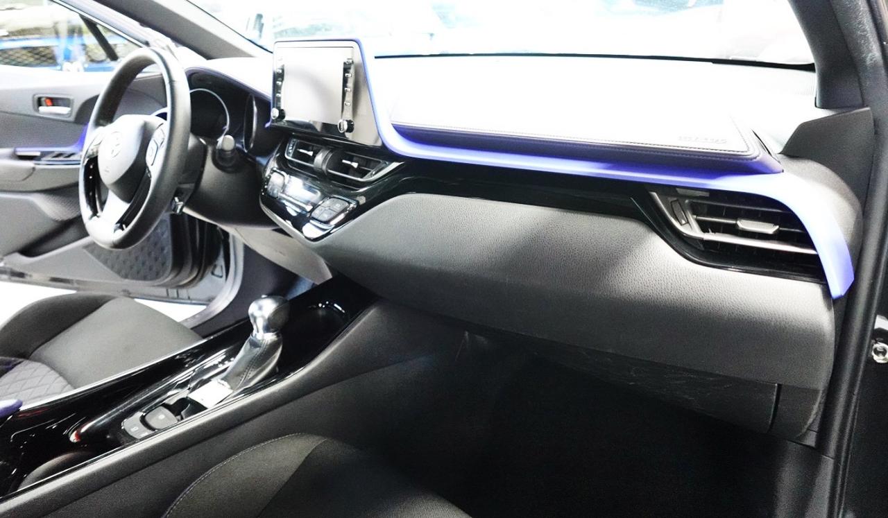 2020 Toyota C-HR XLE MODEL,ALL SERVICE RECORDS,LOADED - Photo #17