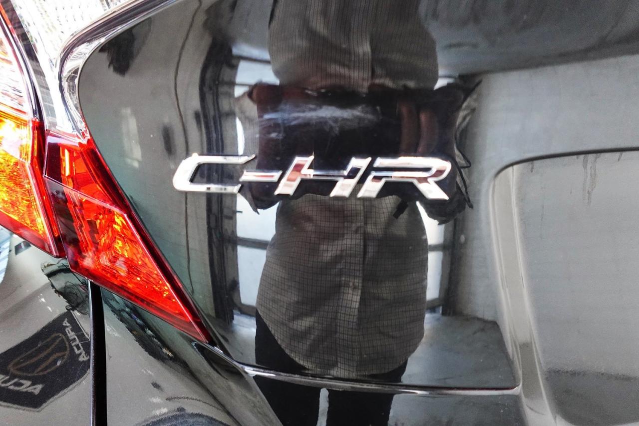 2020 Toyota C-HR XLE MODEL,ALL SERVICE RECORDS,LOADED - Photo #7