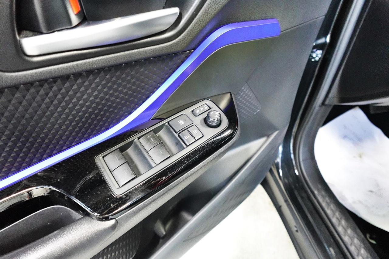 2020 Toyota C-HR XLE MODEL,ALL SERVICE RECORDS,LOADED - Photo #13