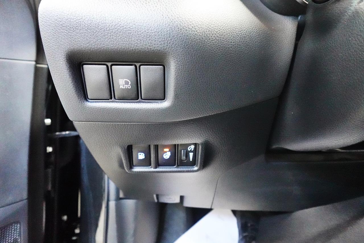 2020 Toyota C-HR XLE MODEL,ALL SERVICE RECORDS,LOADED - Photo #28