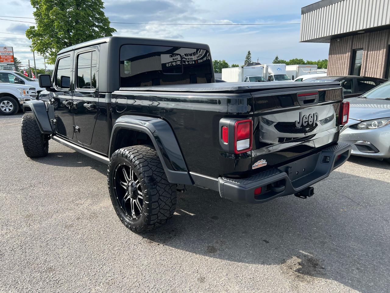 2022 Jeep Gladiator Willys 4x4 - Photo #3