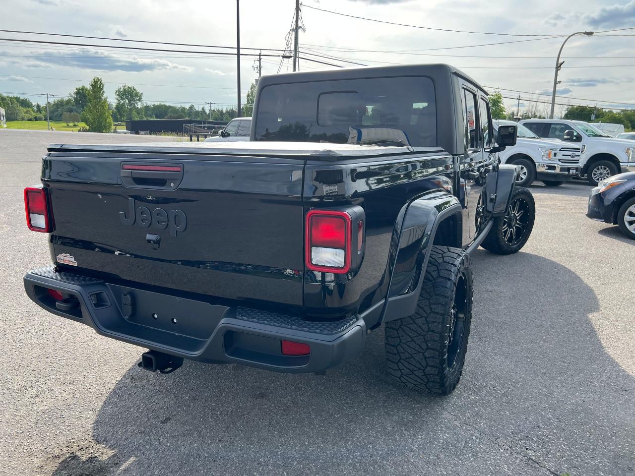 2022 Jeep Gladiator Willys 4x4 - Photo #5