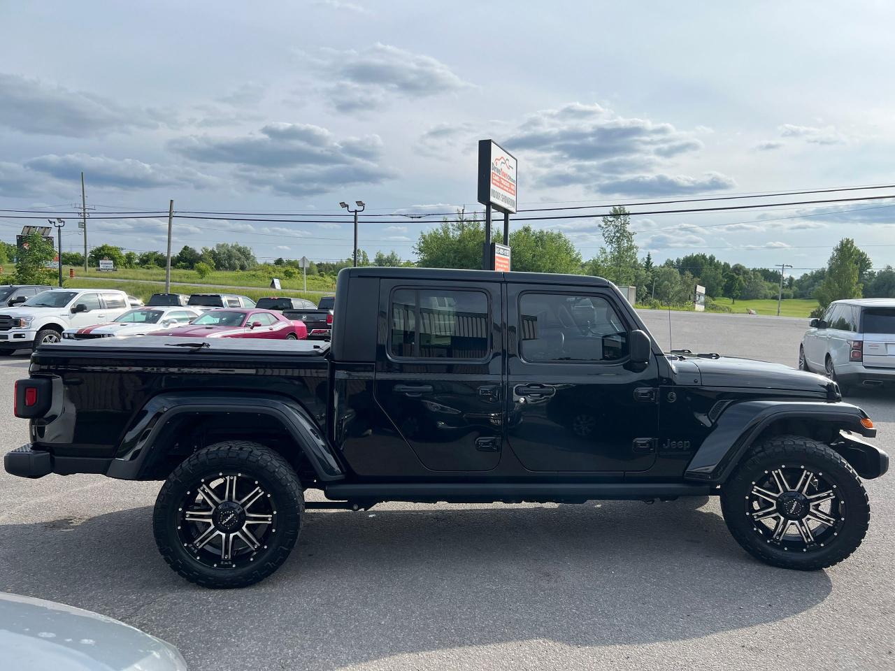 2022 Jeep Gladiator Willys 4x4 - Photo #6