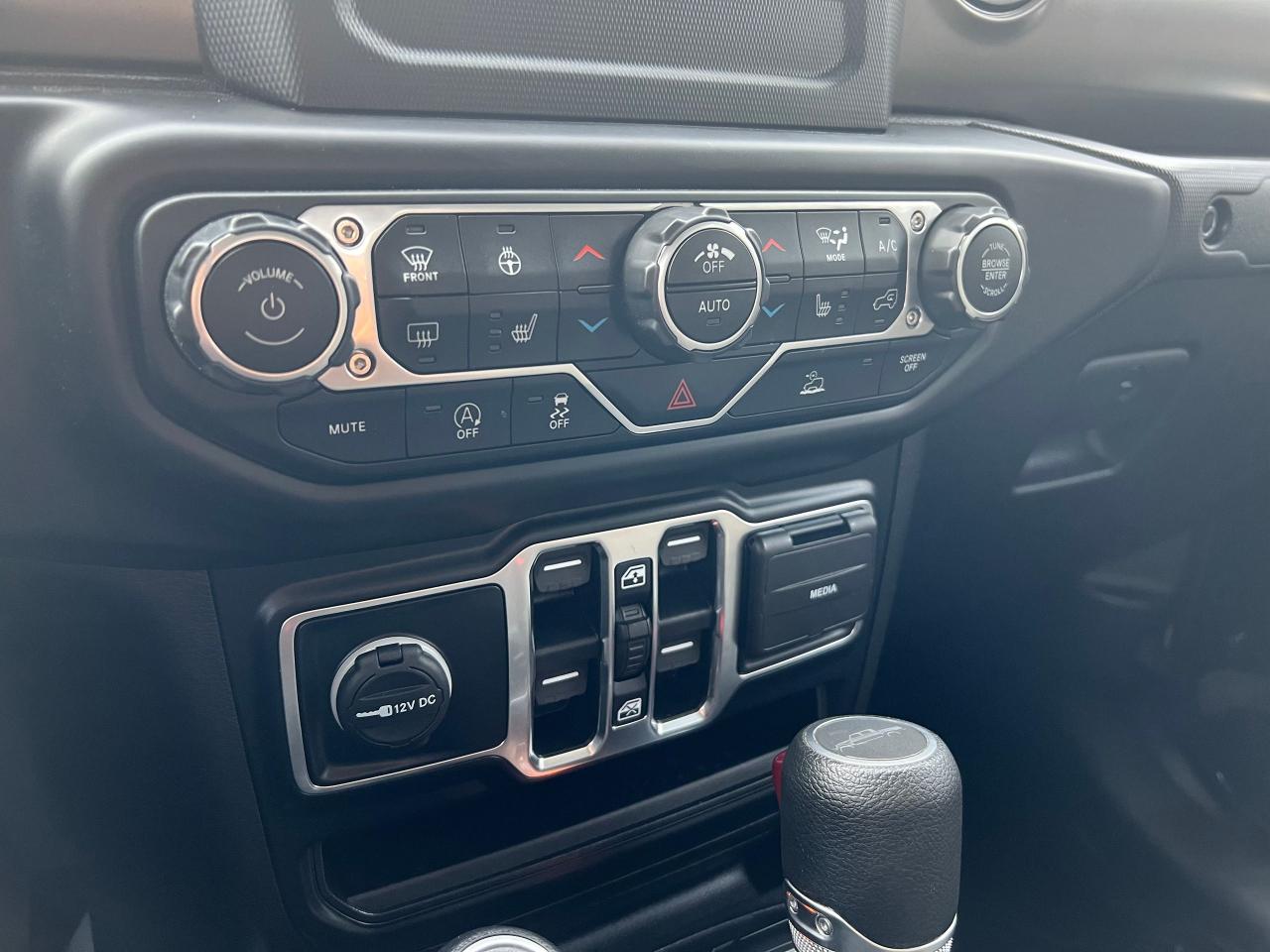 2022 Jeep Gladiator Willys 4x4 - Photo #17
