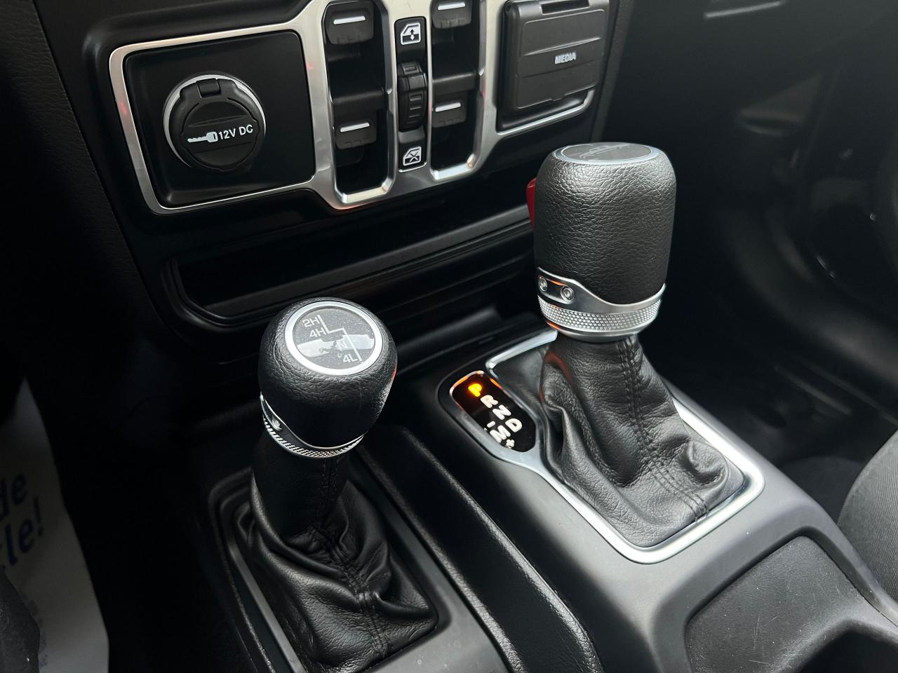 2022 Jeep Gladiator Willys 4x4 - Photo #18