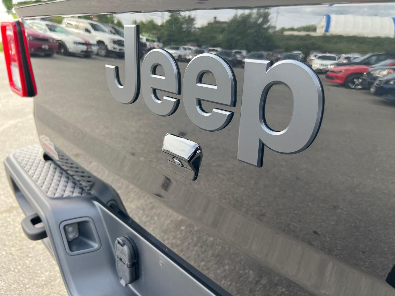 2022 Jeep Gladiator Willys 4x4 - Photo #23